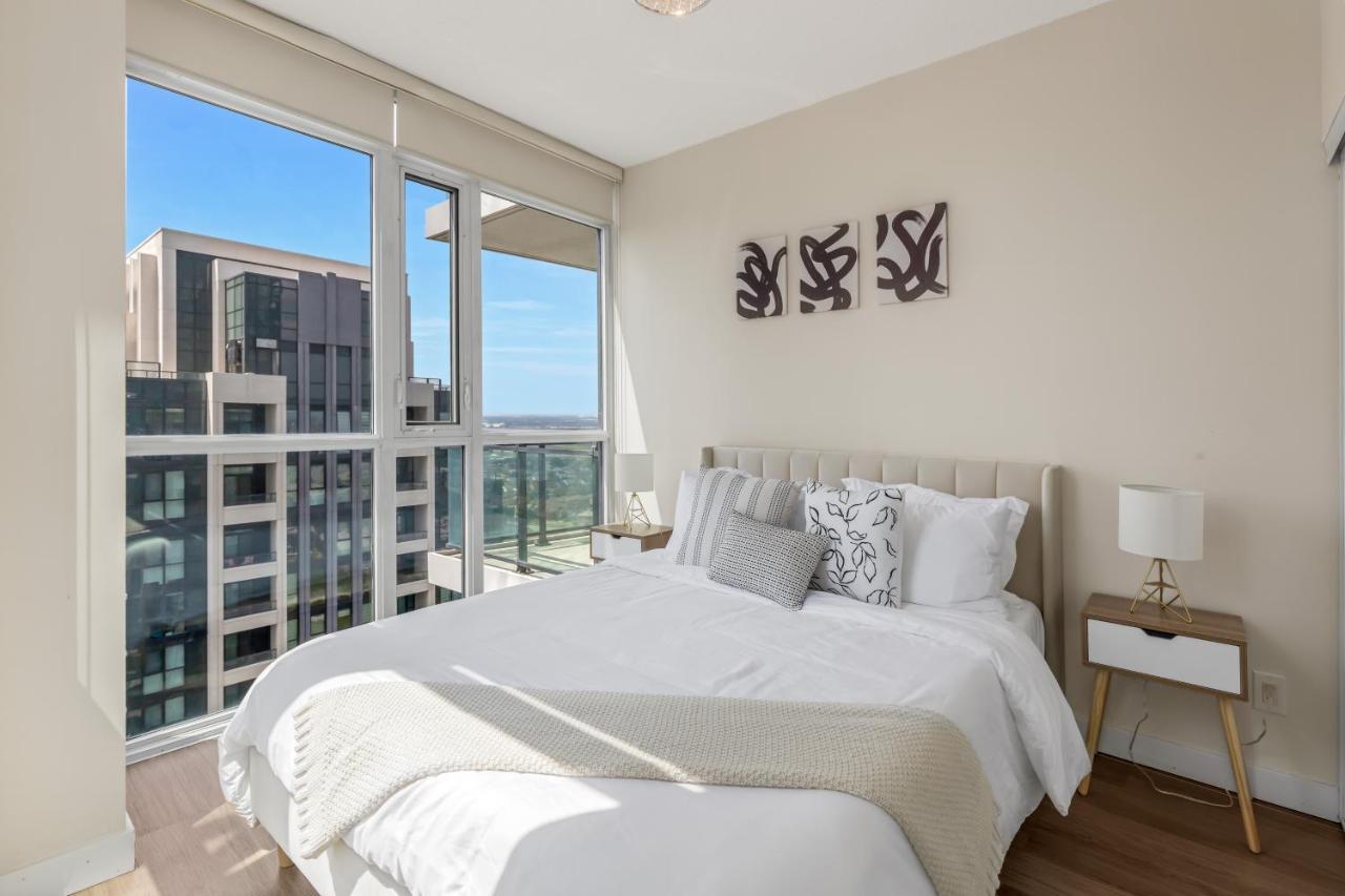 Ultra Luxurious 2.5 Bedroom 2 Full Bathroom 1 Parking Condo Near Sq1 Striking Views Mississauga Exterior foto
