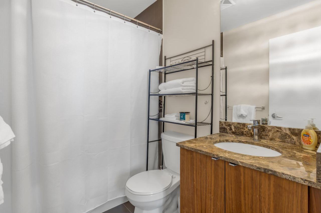 Ultra Luxurious 2.5 Bedroom 2 Full Bathroom 1 Parking Condo Near Sq1 Striking Views Mississauga Exterior foto