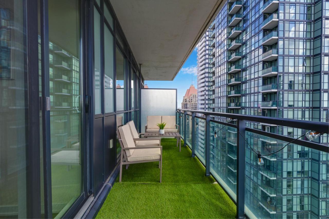 Ultra Luxurious 2.5 Bedroom 2 Full Bathroom 1 Parking Condo Near Sq1 Striking Views Mississauga Exterior foto