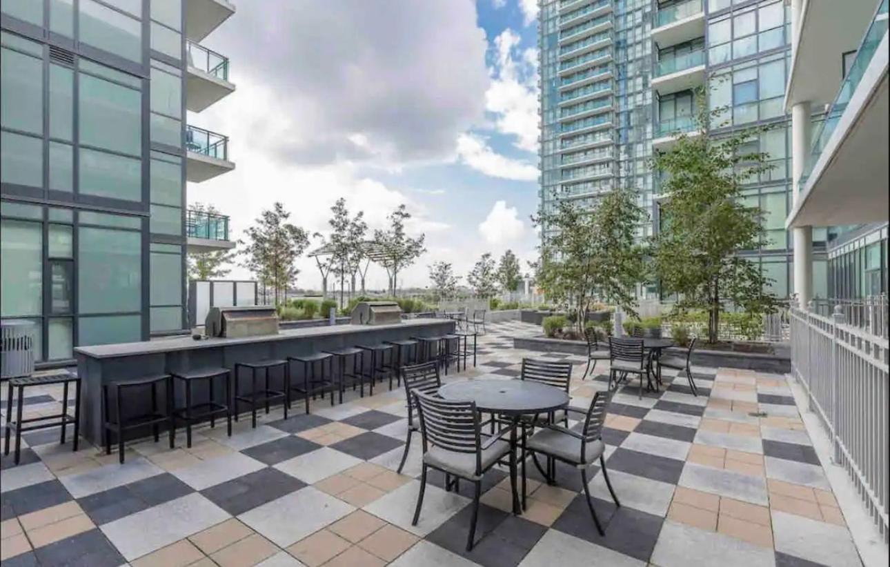 Ultra Luxurious 2.5 Bedroom 2 Full Bathroom 1 Parking Condo Near Sq1 Striking Views Mississauga Exterior foto